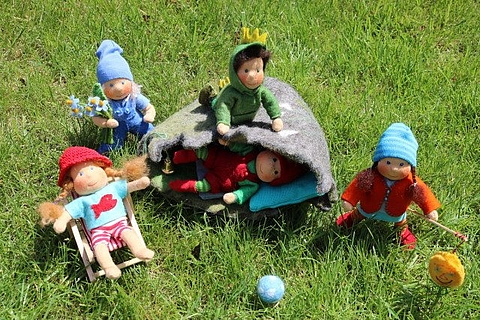 Püppchen im Gras